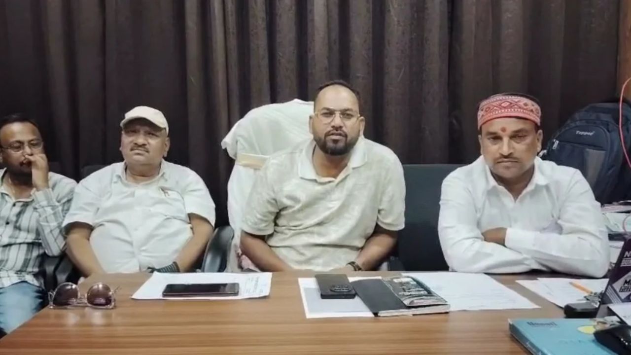क्या आमने सामने कांग्रेस? मुख्यमंत्री के दौरे से पहले उमरिया जिला और यूथ कांग्रेस के अलग अलग बयान क्या आमने सामने कांग्रेस? मुख्यमंत्री के दौरे से पहले उमरिया जिला और यूथ कांग्रेस के अलग अलग बयान
