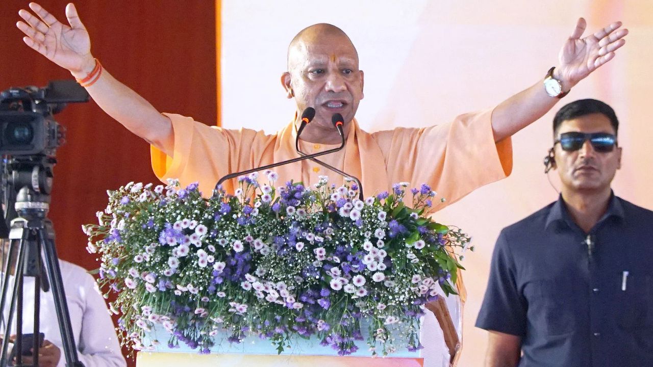 सीएम योगी का समाजवादी पार्टी पर हमला, बोले- इनके PDA का अर्थ है परिवार डेवलपमेंट अथॉरिटी