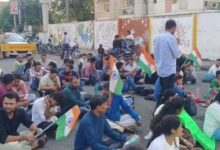 भोपाल में शिक्षक अभ्यर्थियों का प्रदर्शन, मुख्यमंत्री आवास घेरने निकले, पुलिस ने रोका, पदवृद्धि की मांग पर अड़े