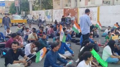 भोपाल में शिक्षक अभ्यर्थियों का प्रदर्शन, मुख्यमंत्री आवास घेरने निकले, पुलिस ने रोका, पदवृद्धि की मांग पर अड़े भोपाल में शिक्षक अभ्यर्थियों का प्रदर्शन, मुख्यमंत्री आवास घेरने निकले, पुलिस ने रोका, पदवृद्धि की मांग पर अड़े