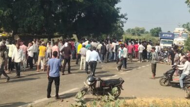 खंडवा में सड़क हादसे में युवक की मौत से गुस्साए ग्रामीण, हाईवे पर किया चक्काजाम