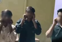 चलती कार में स्टंट करना युवकों को पड़ा भारी, पुलिस ने काटा चालान, लगवाई उठक बैठक