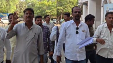 नीमच मंडी में अवैध वसूली को लेकर आक्रोश, भाजपा किसान मोर्चा ने किया विरोध प्रदर्शन, कलेक्टर को सौंपा ज्ञापन, निष्पक्ष जांच की मांग