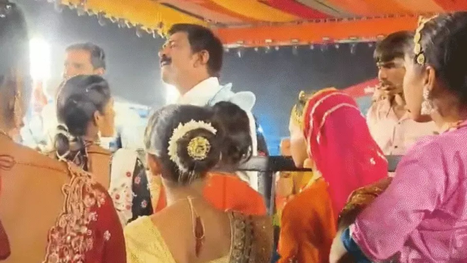 इंदौर में नाबालिग बच्ची से बदसलूकी के आरोप में BJP मंडल अध्यक्ष पर FIR, गरबा पंडाल में धक्का देने का वीडियो हुआ था वायरल