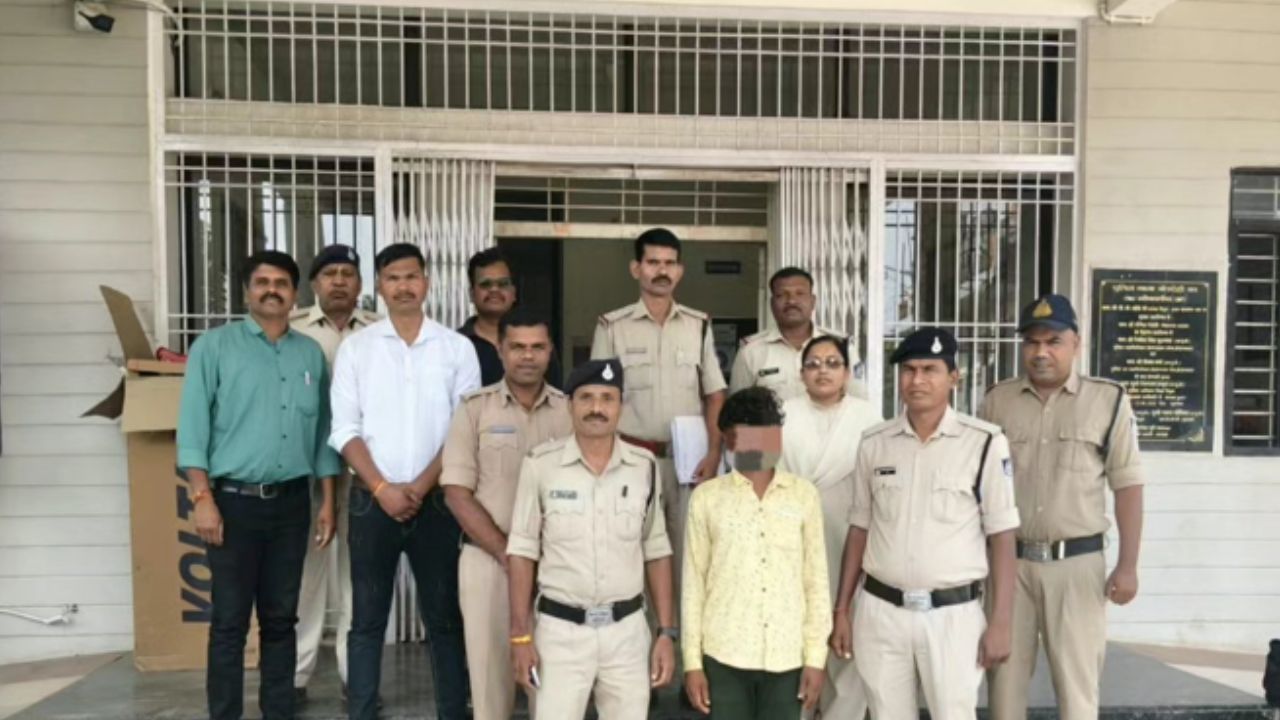 मक्का की फसल के बीच उगा रखा था अवैध गांजा, बैतूल पुलिस ने हरे पौधे किए जब्त, आरोपी गिरफ्तार मक्का की फसल के बीच उगा रखा था अवैध गांजा, बैतूल पुलिस ने हरे पौधे किए जब्त, आरोपी गिरफ्तार