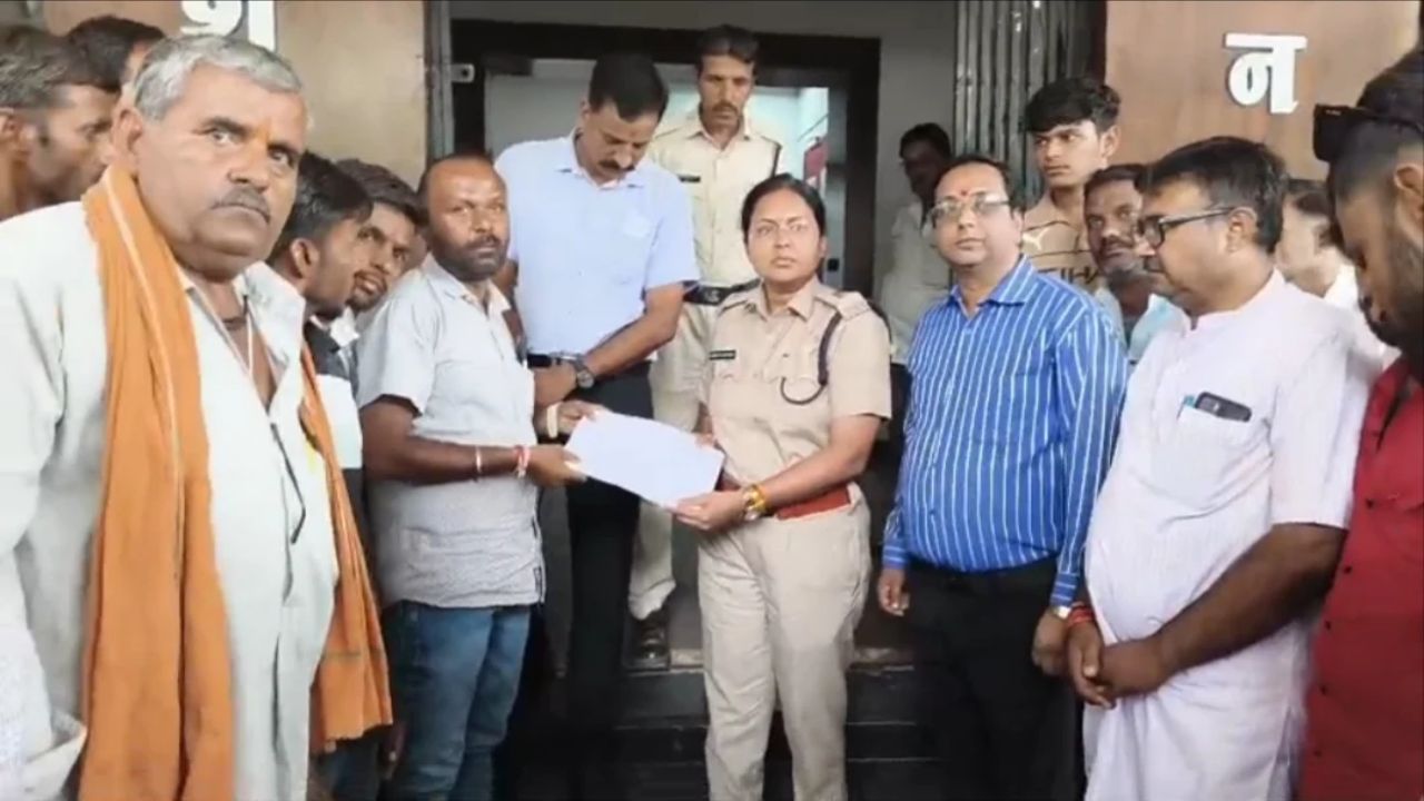 जमीन विवाद को लेकर बवाल: एसपी कार्यालय पहुंचे ग्रामीण, दबंगों पर मारपीट और पुलिस पर एकतरफा कार्रवाई का आरोप