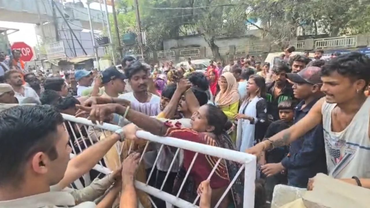 मासूम की हत्या का आरोपी गिरफ्तार, स्थानीय लोगों ने पुलिस थाना घेरा, फांसी और बुलडोजर कार्रवाई की मांग