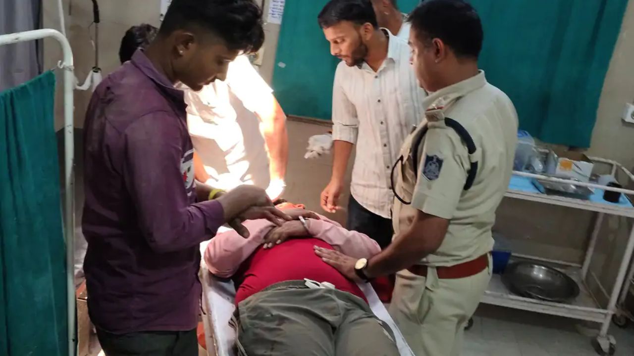 शाजापुर में दो बाईक में जोरदार टक्कर, 2 युवक घायल, पुलिस ने पहुंचाया अस्पताल शाजापुर में दो बाईक में जोरदार टक्कर, 2 युवक घायल, पुलिस ने पहुंचाया अस्पताल