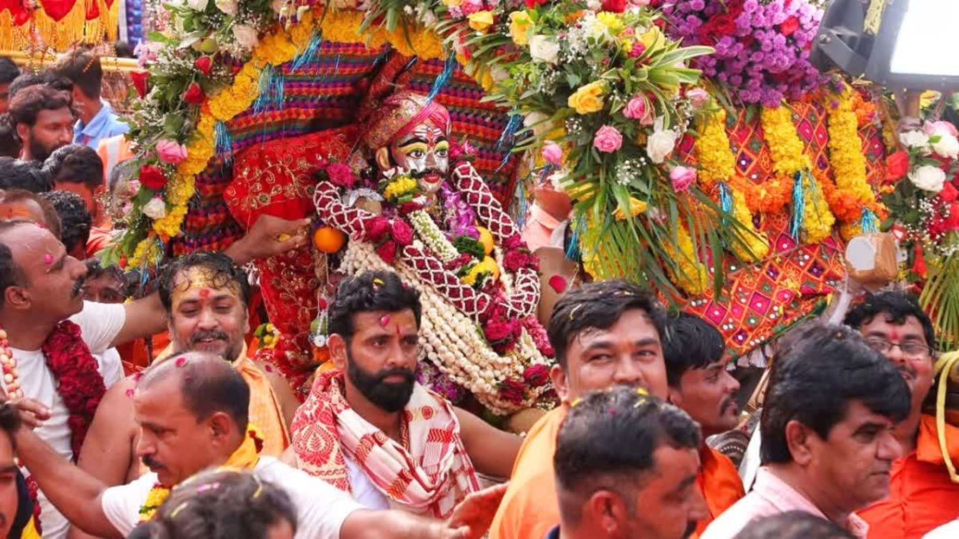 चांदी की पालकी में कल दशहरा मैदान पहुंचेंगे बाबा महाकाल, सवारी में पुलिस बैंड, घुड़सवार दल और 10 भजन मंडलियां होंगी शामिल चांदी की पालकी में कल दशहरा मैदान पहुंचेंगे बाबा महाकाल, सवारी में पुलिस बैंड, घुड़सवार दल और 10 भजन मंडलियां होंगी शामिल