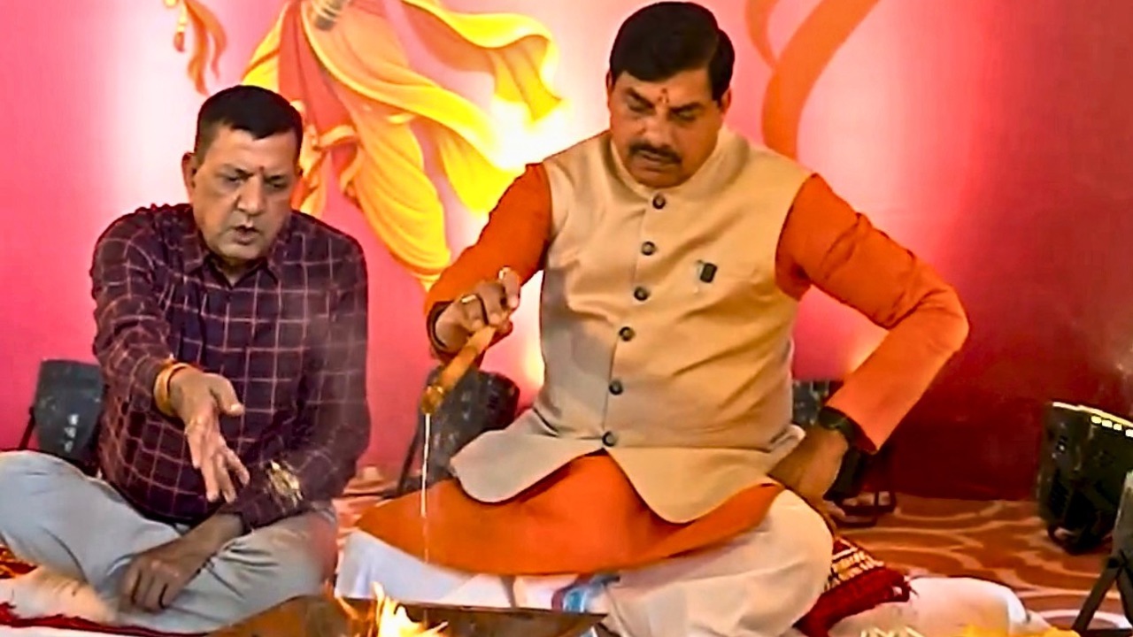 सीएम डॉ. मोहन यादव ने भोपाल निवास में किया शस्त्र पूजन, विजयादशमी पर प्रदेशवासियों को दी शुभकामनाएं