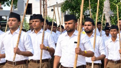 दशहरा पर निकला RSS का पथ संचलन, कहीं रंगोली तो कहीं पुष्पवर्षा से हुआ स्वागत