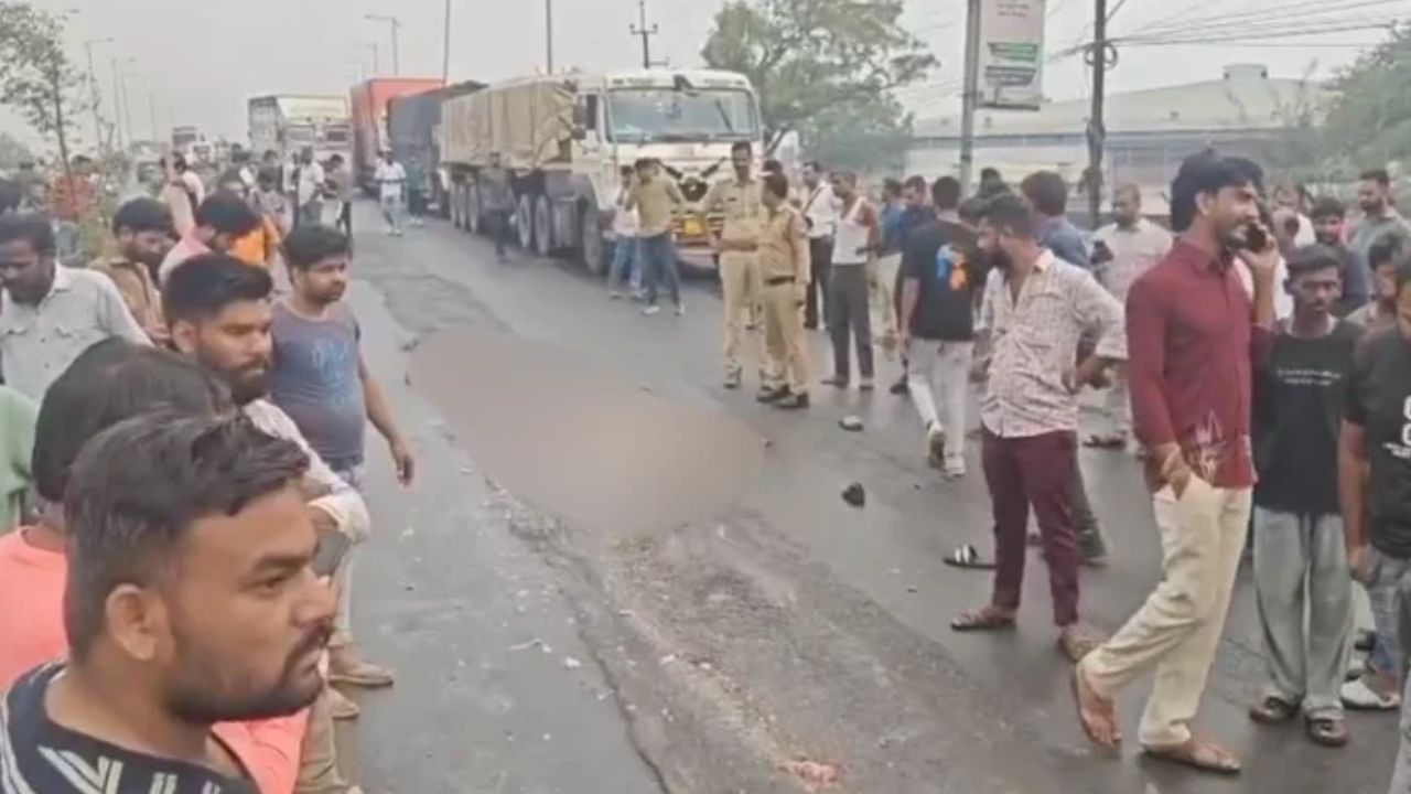 धार: महू-नीमच हाईवे पर दर्दनाक सड़क हादसा, तेज रफ्तार ट्रॉले ने 3 छात्रों को रौंदा, तीनों की मौके पर मौत