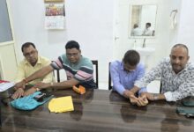 BEO और क्लर्क को लोकायुक्त पुलिस ने रिश्वत लेते पकड़ा, छात्रावास अधीक्षक का निलंबन अवधि वेतन बिल पास करने मांगी घूस