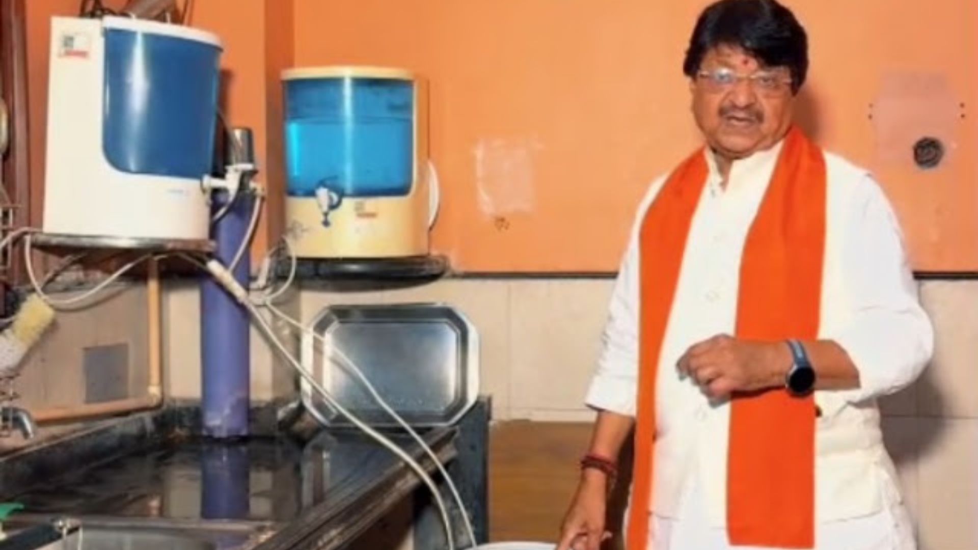 मंत्री कैलाश विजयवर्गीय की लोगों से अपील, बोले – ‘अभी से पानी बचाएं, RO के वेस्टेज पानी को नाली में न बहाएं’ मंत्री कैलाश विजयवर्गीय की लोगों से अपील, बोले – ‘अभी से पानी बचाएं, RO के वेस्टेज पानी को नाली में न बहाएं’