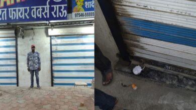 इंदौर में पटाखा दुकान पर प्रशासन की कार्रवाई, अग्नि सुरक्षा में लापरवाही और ज्यादा स्टॉक मिलने पर भारत फायर वर्क्स के गोदाम को किया सील