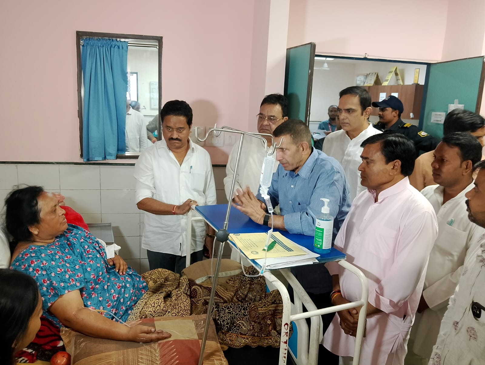 जीतू पटवारी ने भोपाल एम्स में घायलों से की मुलाकात, ग्वालियर हादसे के मृतकों के परिजनों को 25 लाख मुआवजा देने की मांग