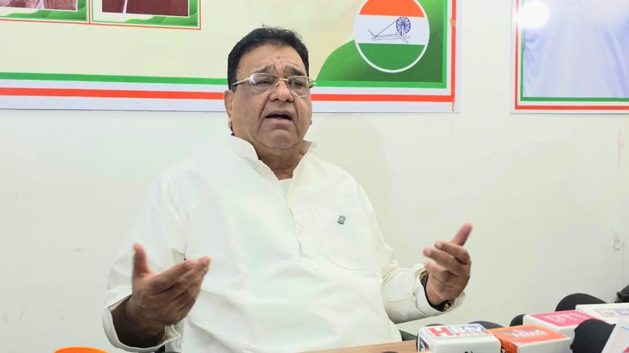 MP में 600 करोड़ के विमान-हेलीकॉप्टर खरीद पर कांग्रेस ने उठाए सवाल, मुकेश नायक ने की हिसाब सार्वजनिक करने की मांग
