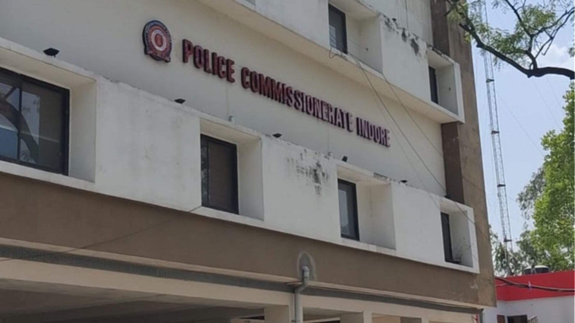 इंदौर में युवक की मौत पर परिवार ने दी आत्महत्या की चेतावनी, महिला मित्र के खिलाफ केस दर्ज करने की मांग की, जानिए क्या है पूरा मामला? इंदौर में युवक की मौत पर परिवार ने दी आत्महत्या की चेतावनी, महिला मित्र के खिलाफ केस दर्ज करने की मांग की, जानिए क्या है पूरा मामला?