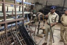 लियर एसपी के एक्शन, कारखाने पर मारा छापा, 58 कार्बाइड गन गन बरामद, बाजार में दो दुकानों से भी जब्ती