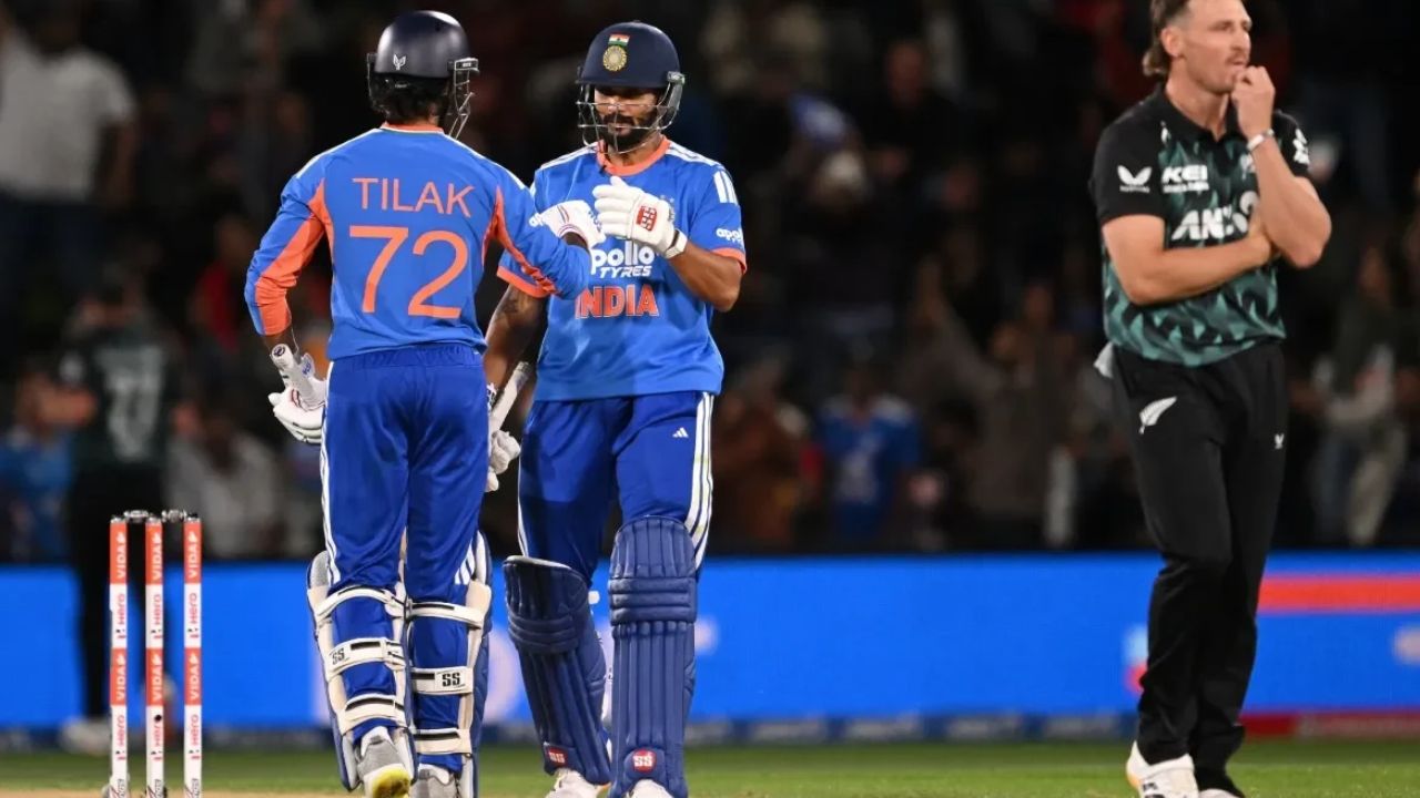 IND vs NZ: दूसरे T20 मुकाबले में भारत की शानदार जीत, न्यूजीलैंड को 4 विकेट से हराया, तिलक वर्मा ने खेली तूफानी अर्धशतकीय पारी IND vs NZ: दूसरे T20 मुकाबले में भारत की शानदार जीत, न्यूजीलैंड को 4 विकेट से हराया, तिलक वर्मा ने खेली तूफानी अर्धशतकीय पारी