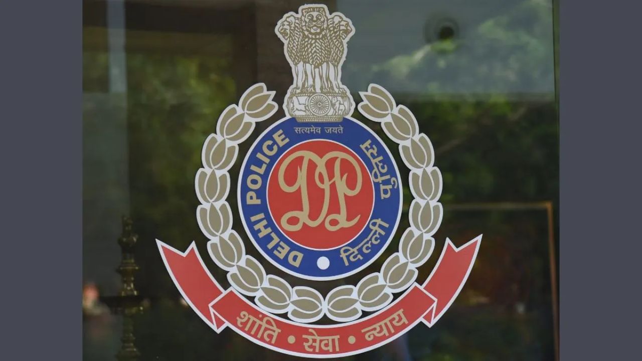 दिल्ली पुलिस में बड़ा फेरबदल, 25 IPS और DANIPS अधिकारियों के तबादले, क्राइम ब्रांच से लेकर सुरक्षा विभाग तक बदली जिम्मेदारियां दिल्ली पुलिस में बड़ा फेरबदल, 25 IPS और DANIPS अधिकारियों के तबादले, क्राइम ब्रांच से लेकर सुरक्षा विभाग तक बदली जिम्मेदारियां