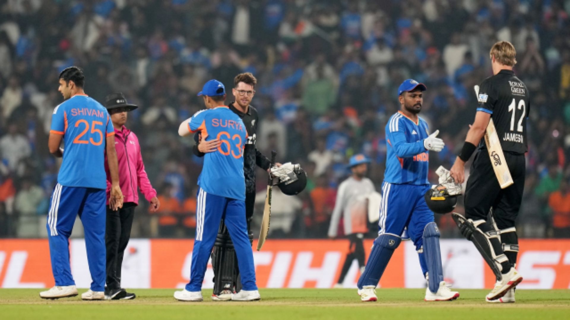 भारत और न्यूजीलैंड के बीच दूसरा T20 मुकाबला आज, भारत की प्लेइंग 11 पर सभी की नजरें, जानिए कैसा रहेगा मौसम? भारत और न्यूजीलैंड के बीच दूसरा T20 मुकाबला आज, भारत की प्लेइंग 11 पर सभी की नजरें, जानिए कैसा रहेगा मौसम?