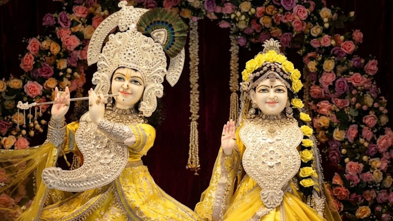 कुबेरेश्वरधाम में शरद पूर्णिमा महोत्सव की रौनक, पंडित प्रदीप मिश्रा के सान्निध्य में सजेगा दिव्य दरबार कुबेरेश्वरधाम में शरद पूर्णिमा महोत्सव की रौनक, पंडित प्रदीप मिश्रा के सान्निध्य में सजेगा दिव्य दरबार