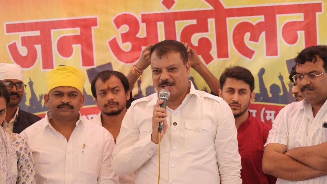 रीवा में न्यूक्लियर पावर प्लांट का विरोध तेज, उमंग सिंघार ने बोला हमला, कहा- यह सरकार अब अपने आखिरी दिन गिन रही रीवा में न्यूक्लियर पावर प्लांट का विरोध तेज, उमंग सिंघार ने बोला हमला, कहा- यह सरकार अब अपने आखिरी दिन गिन रही