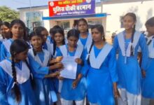 बरमान कला हाई स्कूल में बच्चों से बर्बरता के आरोप, टॉयलेट साफ कराया और गिट्टी पर बैठाया