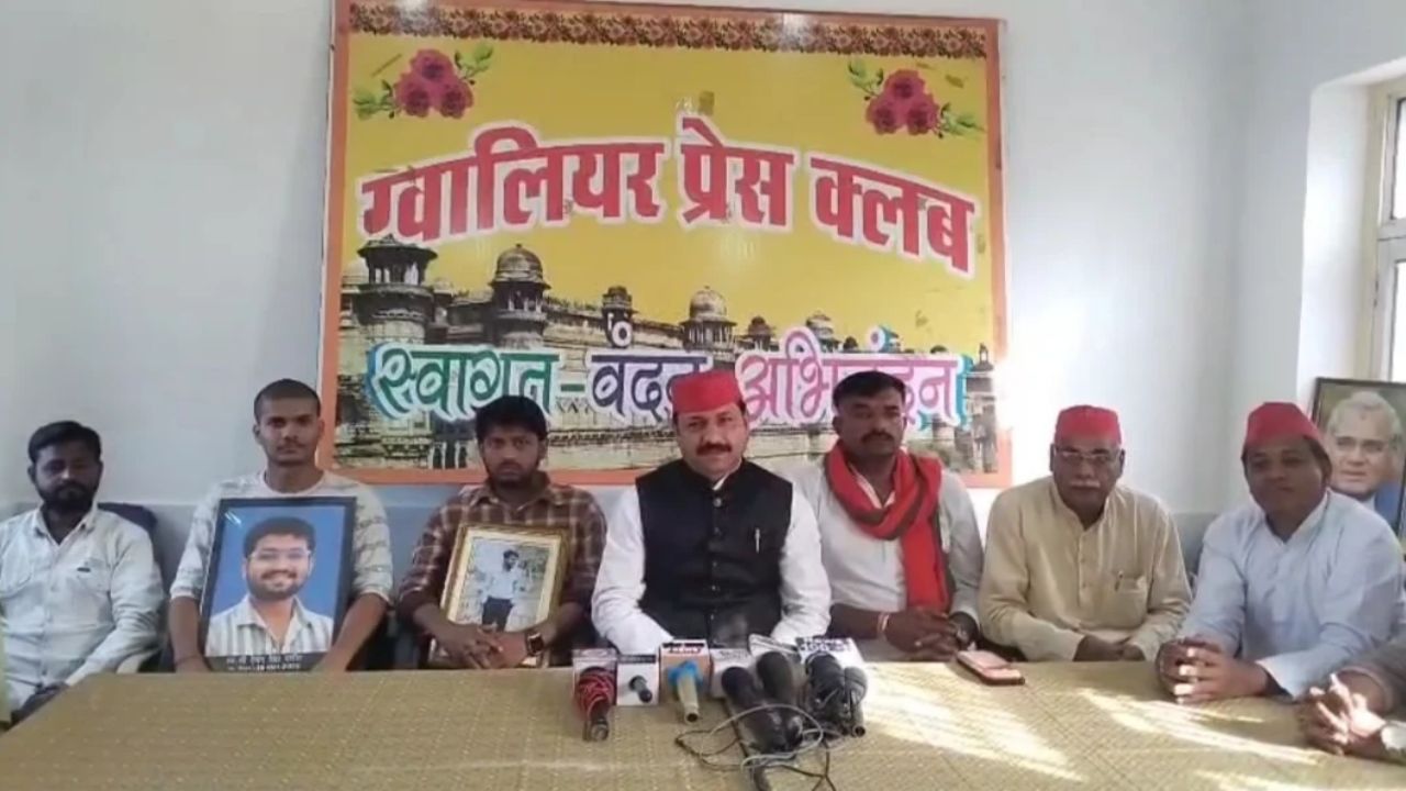 शीतला माता मंदिर हादसा: समाजवादी पार्टी ने मृतकों के परिजनों को 50 लाख रुपये मुआवजा और सरकारी नौकरी देने की मांग
