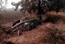 सीहोर में कार ने बाइक को मारी टक्कर, दोनों वाहनों में लगी आग, 2 युवक गंभीर घायल