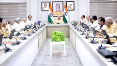 योगी कैबिनेट की बैठक में 22 प्रस्तावों को मंजूरी, शिक्षकों-कर्मचारियों को कैशलेस इलाज, सैनिक स्कूल को मुफ्त जमीन, पढ़ें खबर