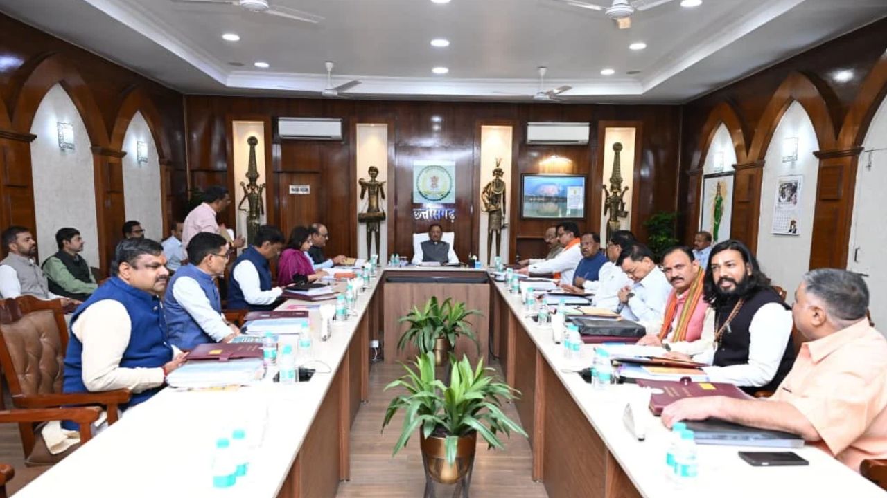 छत्तीसगढ़: 15 नवंबर से होगी धान खरीदी, सरकारी कर्मचारियों को कैशलेस इलाज, साय कैबिनेट ने 19 प्रस्तावों को दी मंजूरी