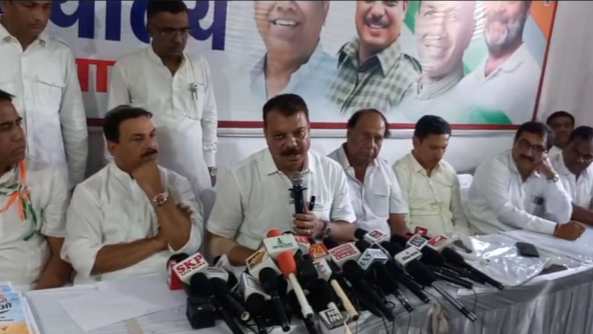धार में ‘वोट बचाओ, देश बचाओ’ अभियान को लेकर कांग्रेस की बैठक, उमंग सिंघार ने 1 नवंबर को दिल्ली महारैली में जुटने की अपील की धार में ‘वोट बचाओ, देश बचाओ’ अभियान को लेकर कांग्रेस की बैठक, उमंग सिंघार ने 1 नवंबर को दिल्ली महारैली में जुटने की अपील की