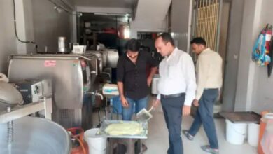 धार में फूड सेफ्टी विभाग की कार्रवाई, मावा, पनीर और मिठाई समेत 14 नमूने लिए, दुकानदारों को सफाई के निर्देश दिए गए
