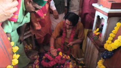 धीरेंद्र शास्त्री ने दतिया में किये माँ पीताम्बरा के दर्शन, बोले-“आज किसी और से नहीं हिन्दुओं को हिन्दुओं से ज्यादा खतरा”