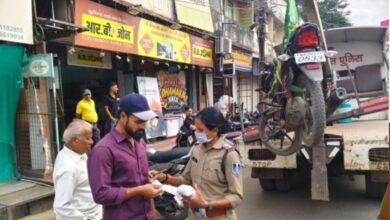 उज्जैन पुलिस का सुगम यातायात अभियान, नो पार्किंग में खड़े वाहनों को क्रेन से हटाया, वसूला टोइंग शुल्क