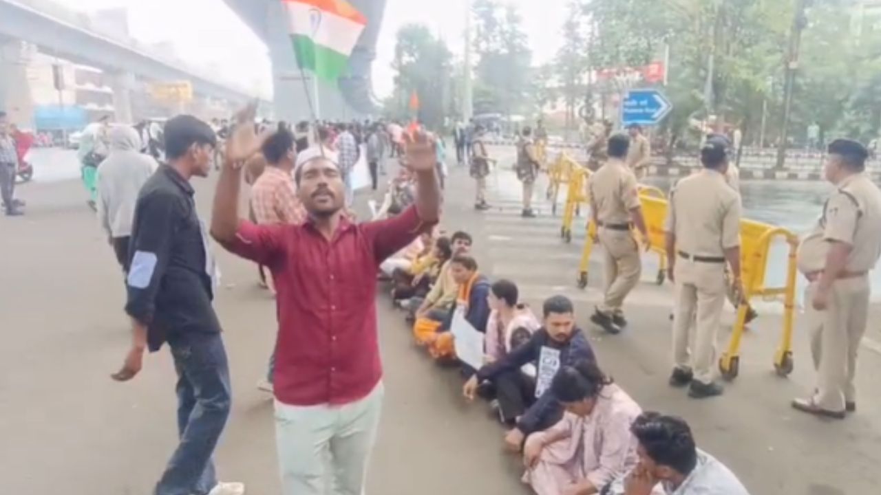 भोपाल में चयनित वर्ग-3 शिक्षकों का फूटा गुस्सा, नियुक्ति पत्र की मांग पर चक्काजाम, थालियां बजाकर जताया विरोध