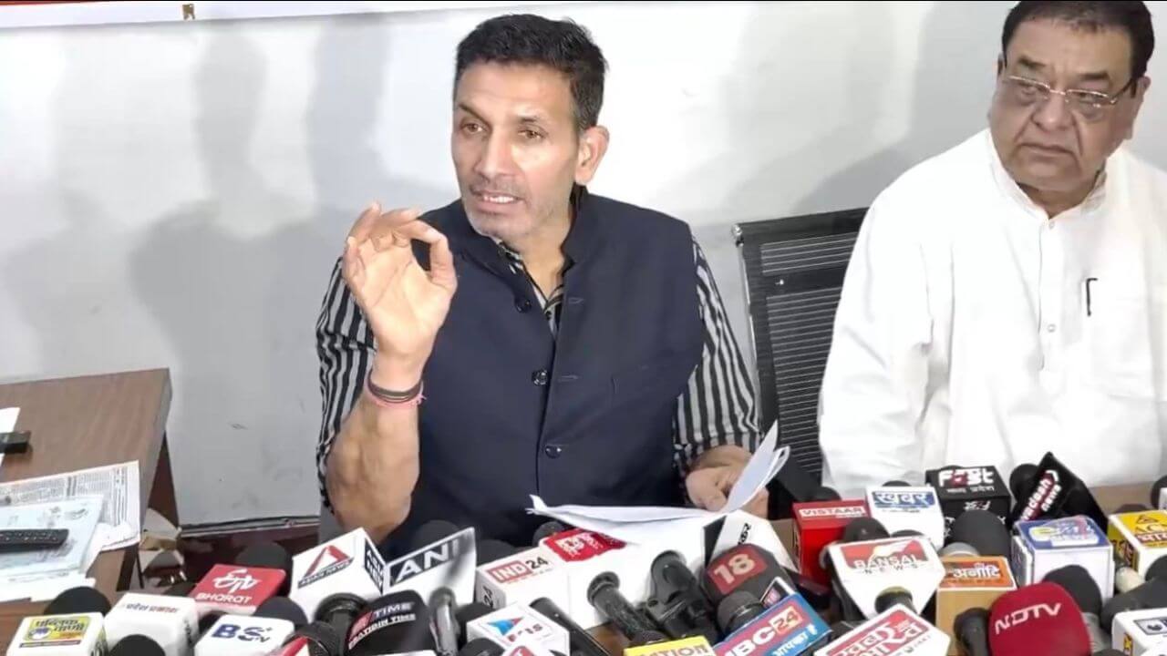 जीतू पटवारी ने जल जीवन मिशन को कहा ‘भ्रष्टाचार का कमीशन-मिशन’, सरकार से किए सवाल जीतू पटवारी ने जल जीवन मिशन को कहा ‘भ्रष्टाचार का कमीशन-मिशन’, सरकार से किए सवाल