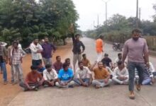 आगर मालवा में मंदिर तोड़ने पर बवाल, सड़क पर उतरे बजरंग दल के कार्यकर्ता, हाईवे पर किया चक्काजाम, पढ़ें खबर