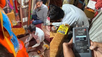 55 दिन से टेंट में बंद खड़े हनुमान, रात में स्कैनिंग करने पहुंचा प्रशासन, भक्तों में नाराजगी 55 दिन से टेंट में बंद खड़े हनुमान, रात में स्कैनिंग करने पहुंचा प्रशासन, भक्तों में नाराजगी