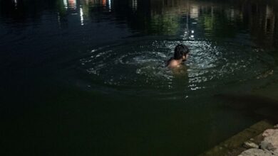 तालाब पार करने की शर्त पड़ी भारी, 70 फीट गहरे पानी में डूबा युवक