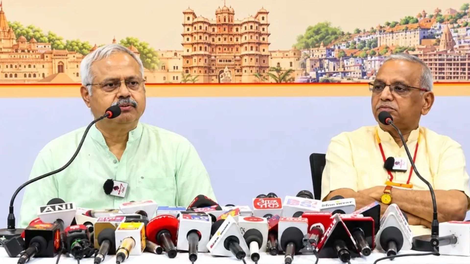 इंदौर में 2 नवंबर से RSS की बड़ी बैठक, मोहन भागवत समेत 408 पदाधिकारी होंगे शामिल, इन मुद्दों पर होगी चर्चा इंदौर में 2 नवंबर से RSS की बड़ी बैठक, मोहन भागवत समेत 408 पदाधिकारी होंगे शामिल, इन मुद्दों पर होगी चर्चा