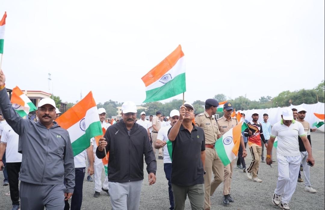 उज्जैन में रन फॉर यूनिटी का आयोजन, तिरंगा लेकर दौड़े जनप्रतिनिधि, अधिकारी और नागरिक उज्जैन में रन फॉर यूनिटी का आयोजन, तिरंगा लेकर दौड़े जनप्रतिनिधि, अधिकारी और नागरिक