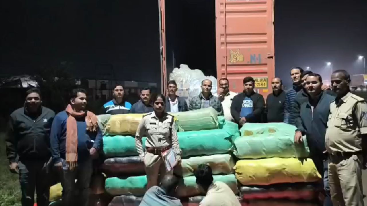 जबलपुर पुलिस की बड़ी कार्रवाई, 4.35 करोड़ रुपये का गांजा जब्त, दो आरोपी गिरफ्तार, कंटेनर में छिपाकर ले जा रहे थे खेप